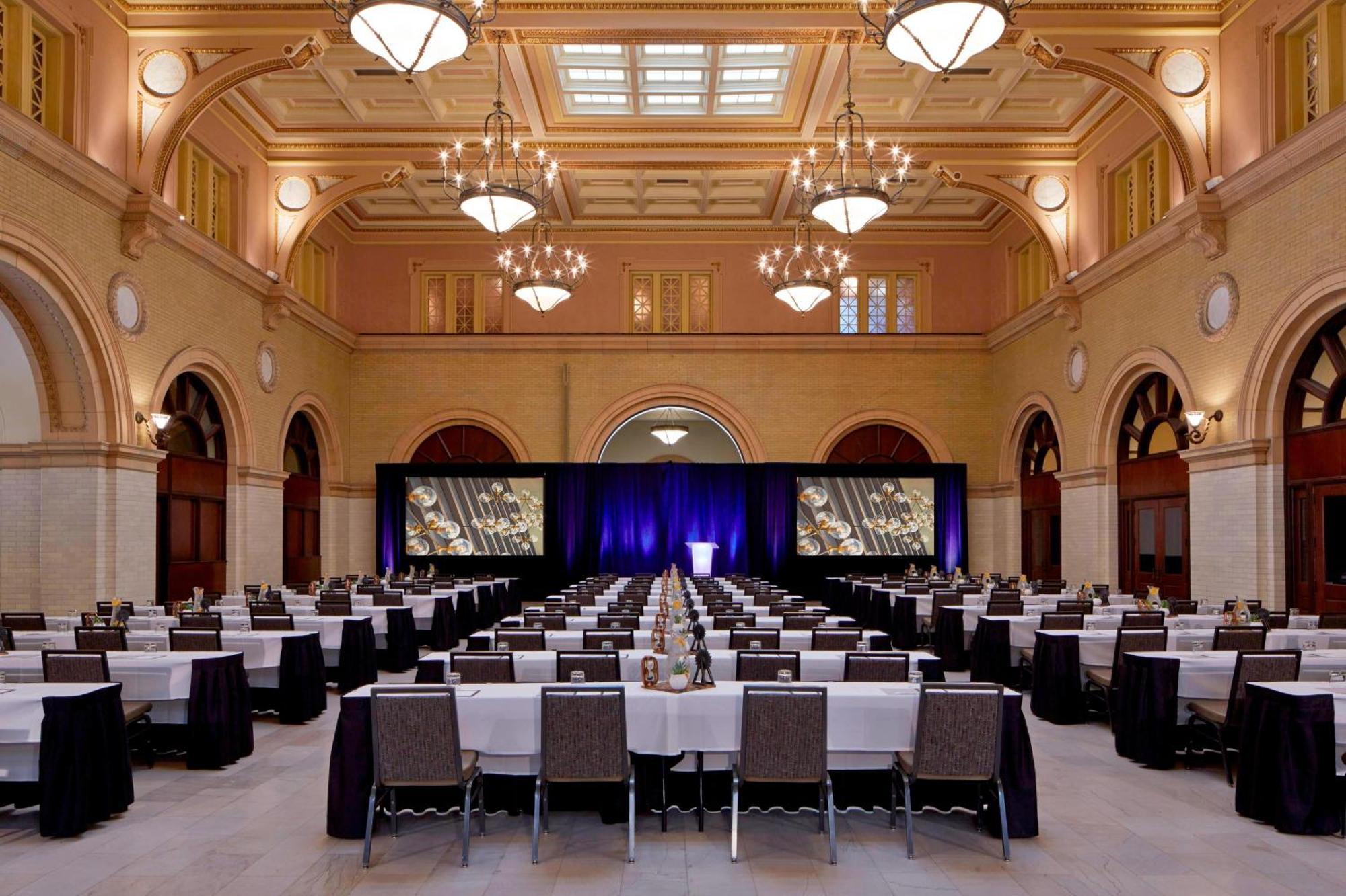 Renaissance Minneapolis Hotel, The Depot Exterior photo