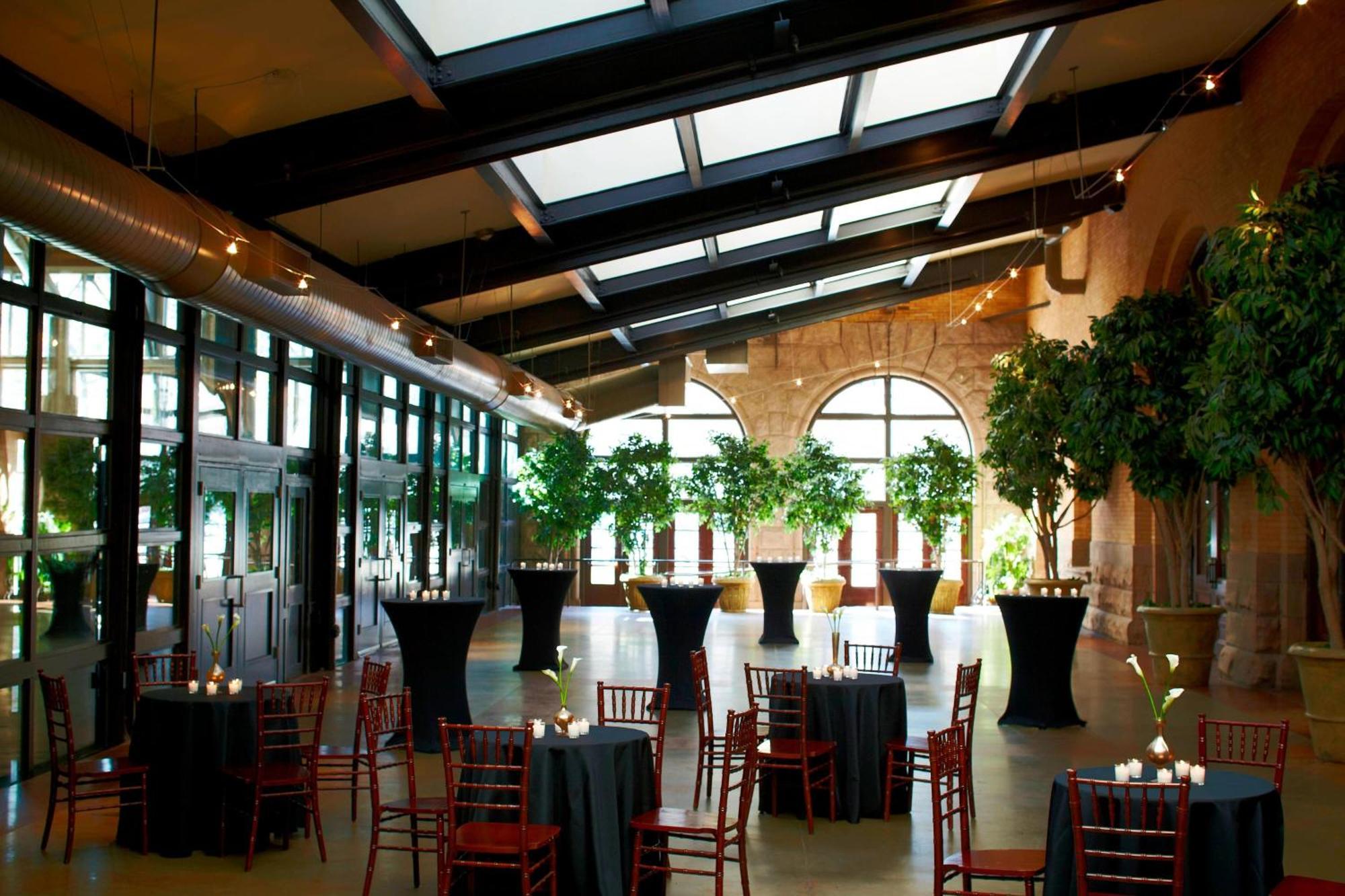 Renaissance Minneapolis Hotel, The Depot Exterior photo